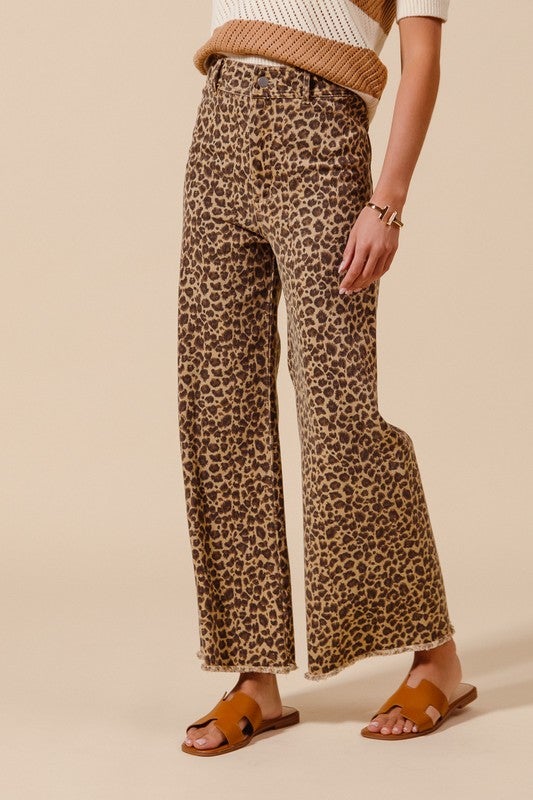 SO ME MID RISE LEOPARD TWILL DENIM FRAYED HEM WIDE LEG PANTS