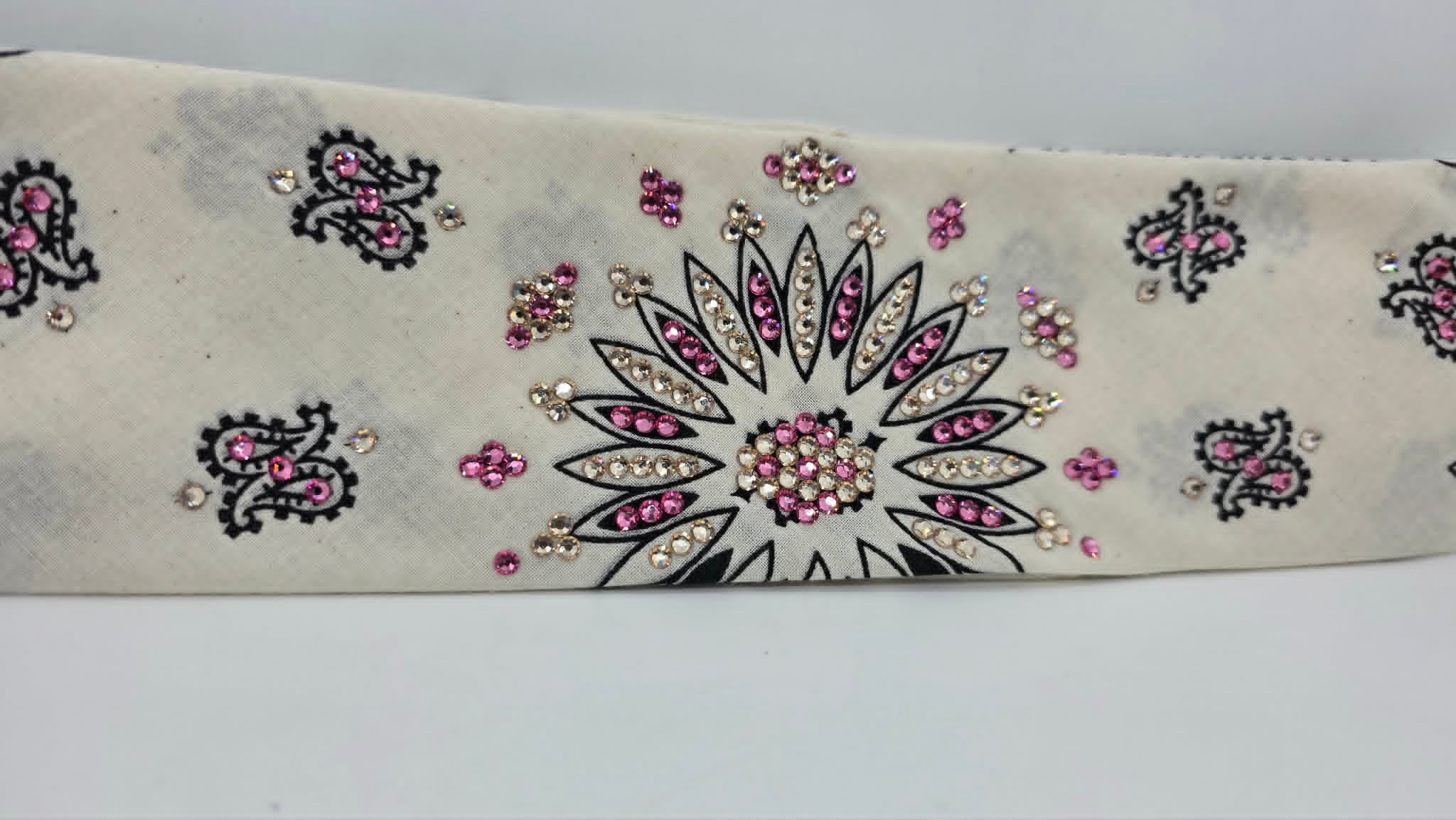 ⭐︎ぞうさん専用⭐︎HOORSENBUHS　 PAISLEY BANDANA Off White Paisley Bandana with Rose and Honey Austrian Crystals