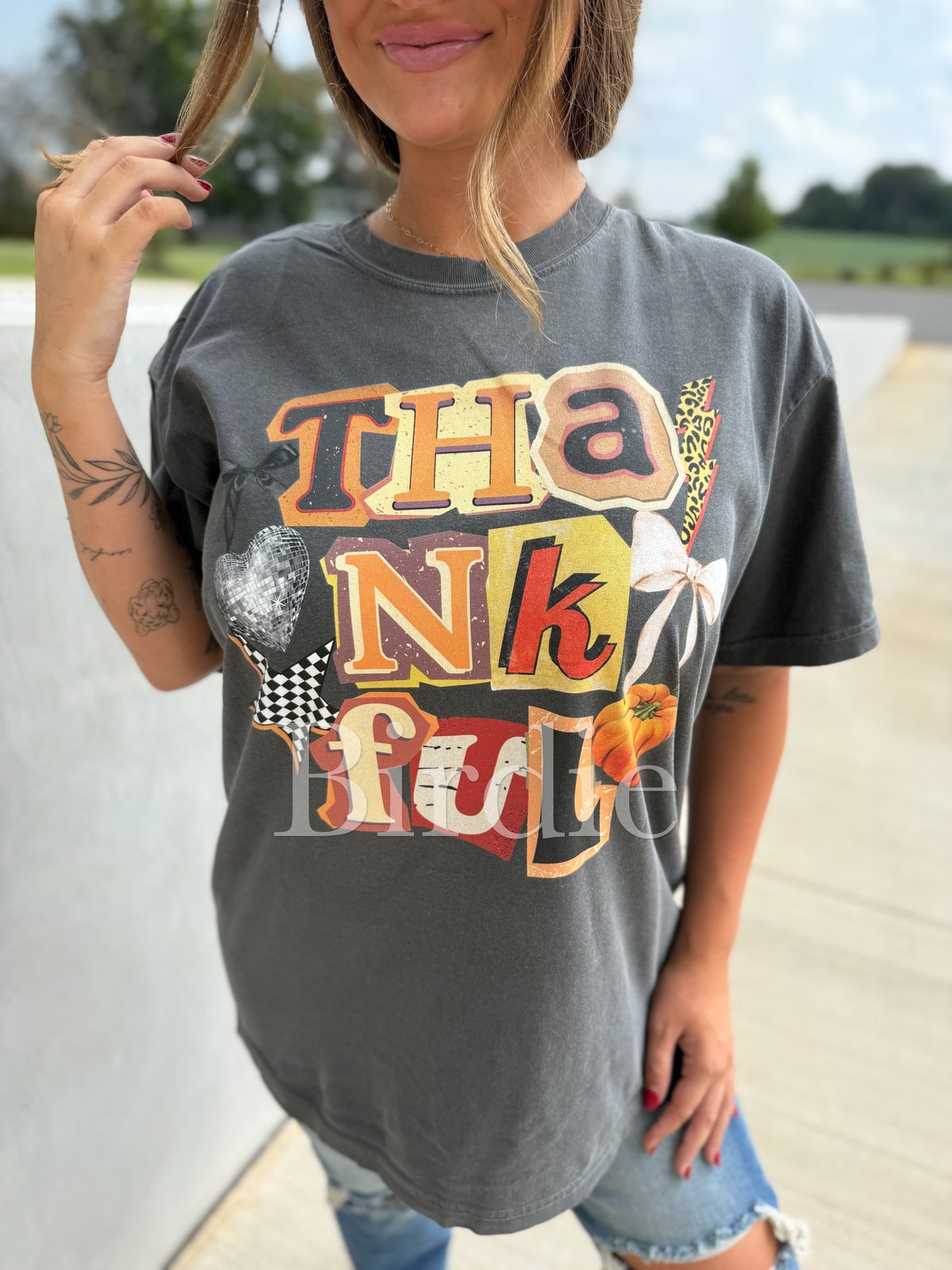 Thankful Graphic Tee on Pepper *Final Sale* | Bird & Co