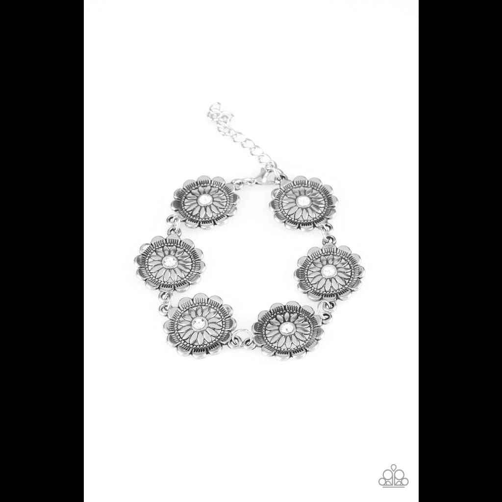 White Paparazzi Necklace \u0026 Bracelet Set 