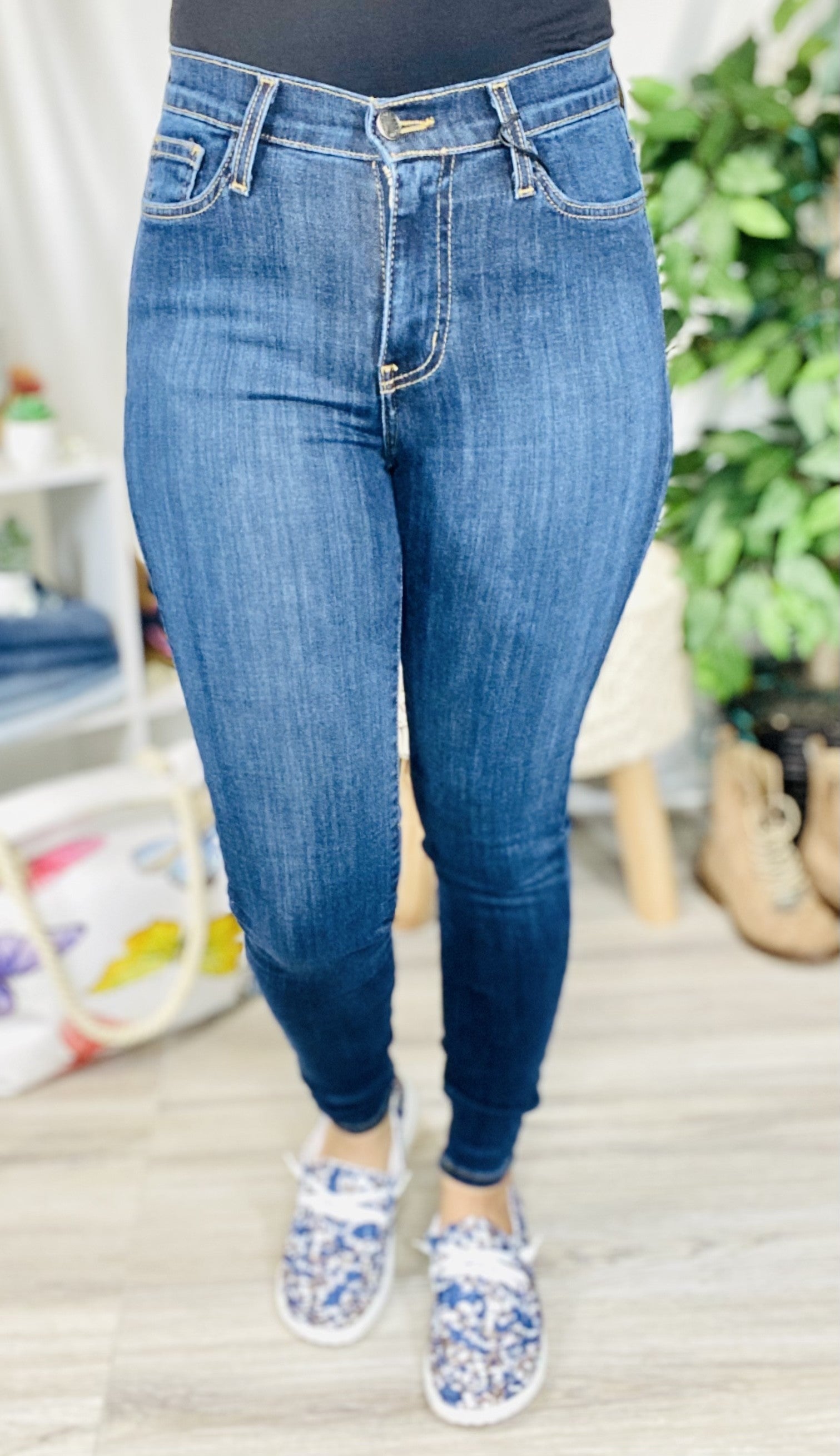 DARK HI WAIST STONE AND HAND SKINNY 