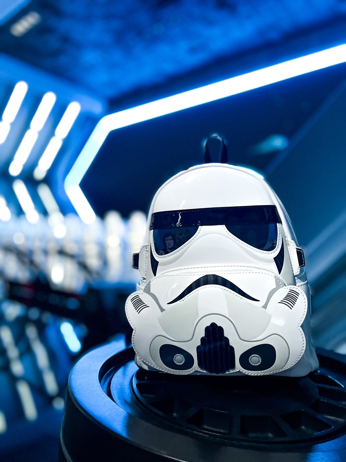 loungefly Star wars ストームトルーパーリュック Amazon.com | Loungefly Star Wars Stormtrooper Lenticular
