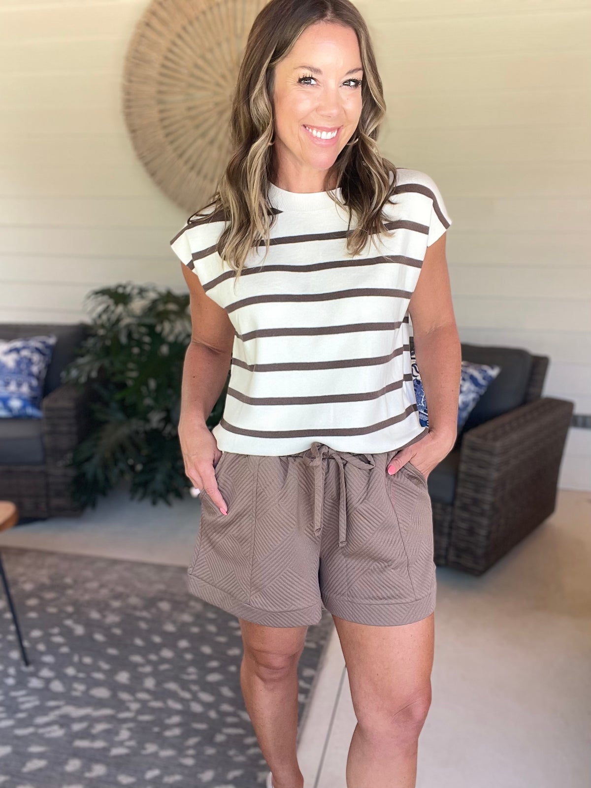 Stripe Side Slits Crewneck Sweater Vest