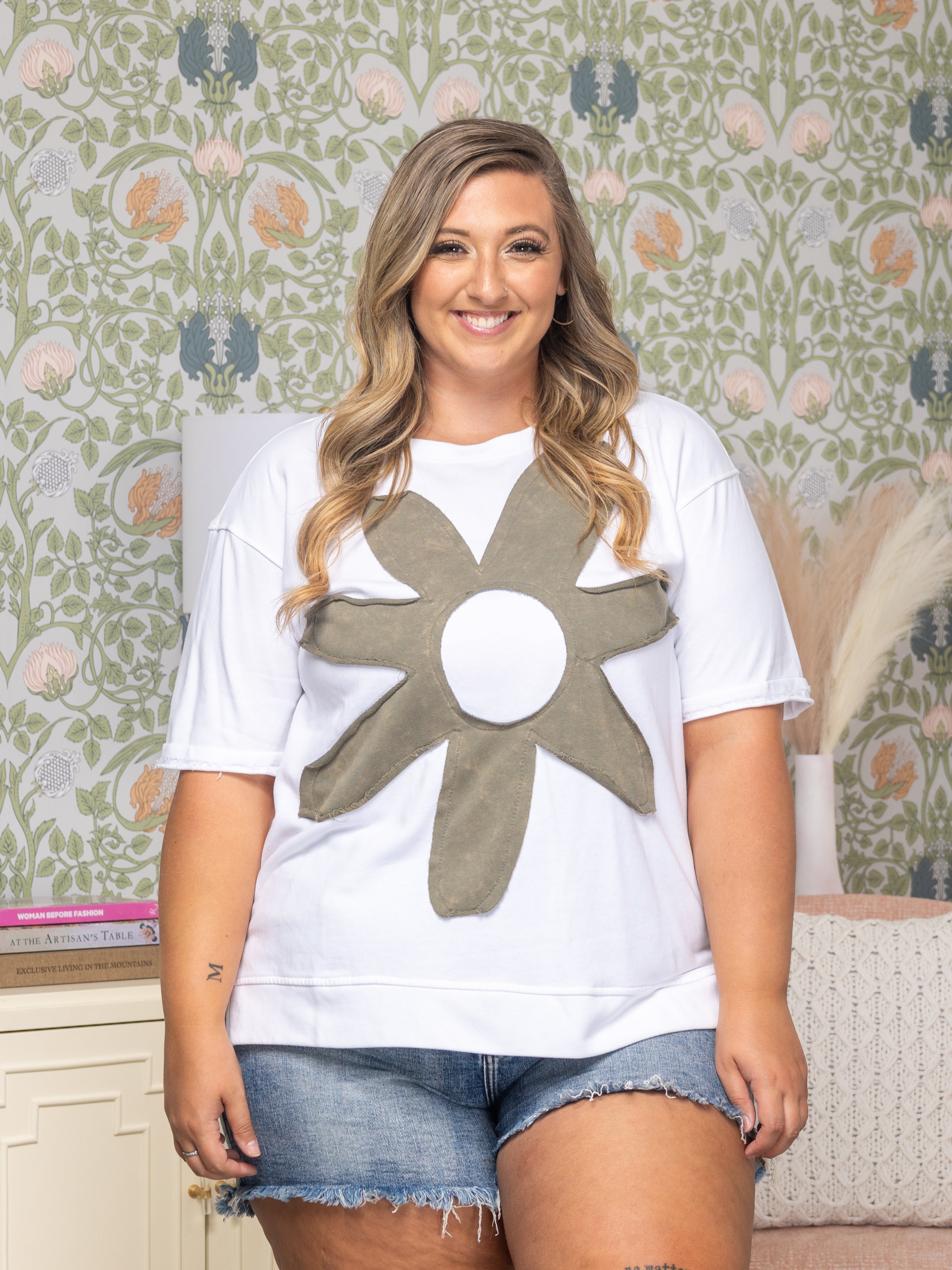 Short Sleeve Top w/ Flower Patch | S-L | Great Fashion