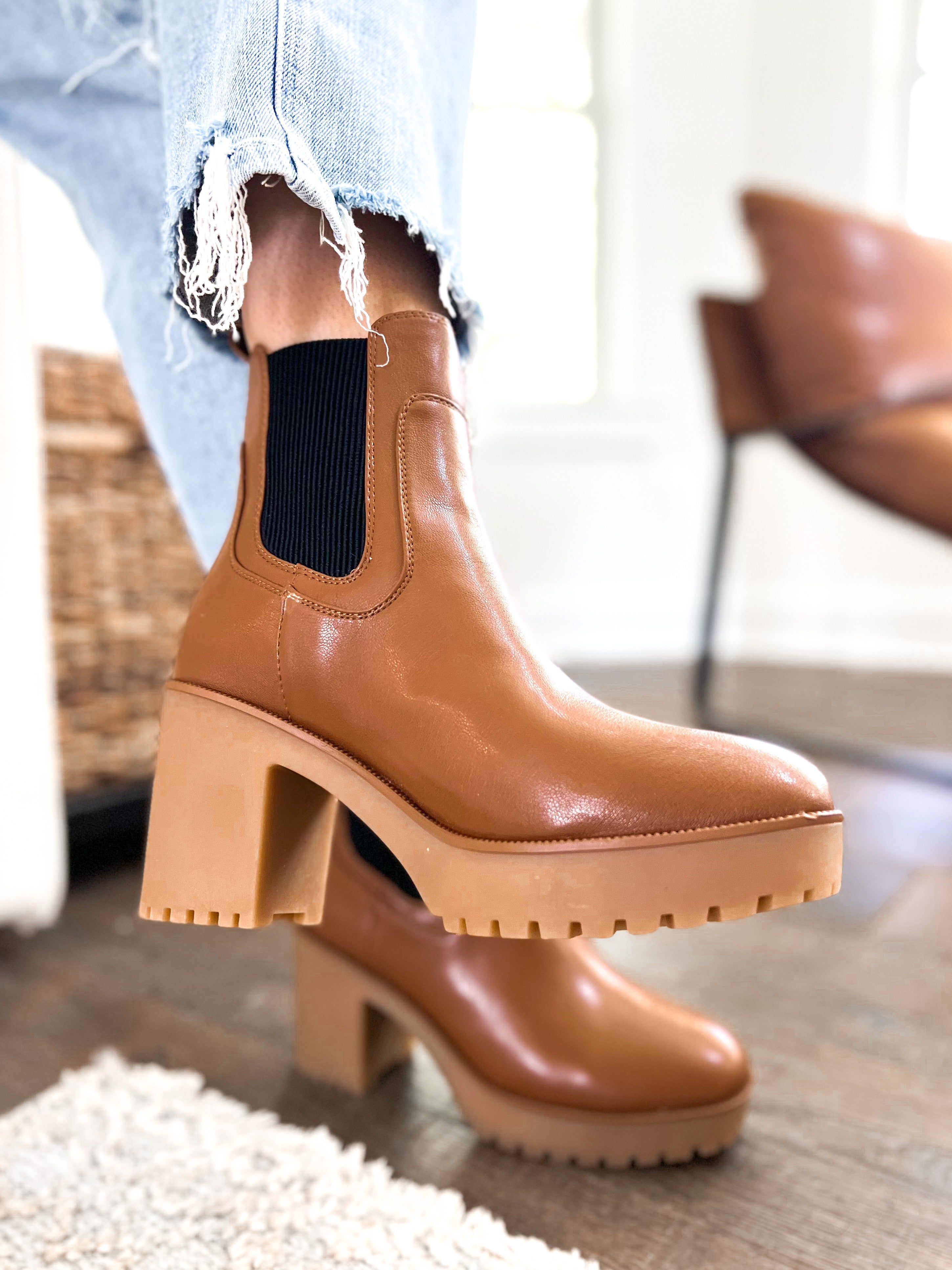 Camel Block Heel Ankle Chelsea Boots W 
