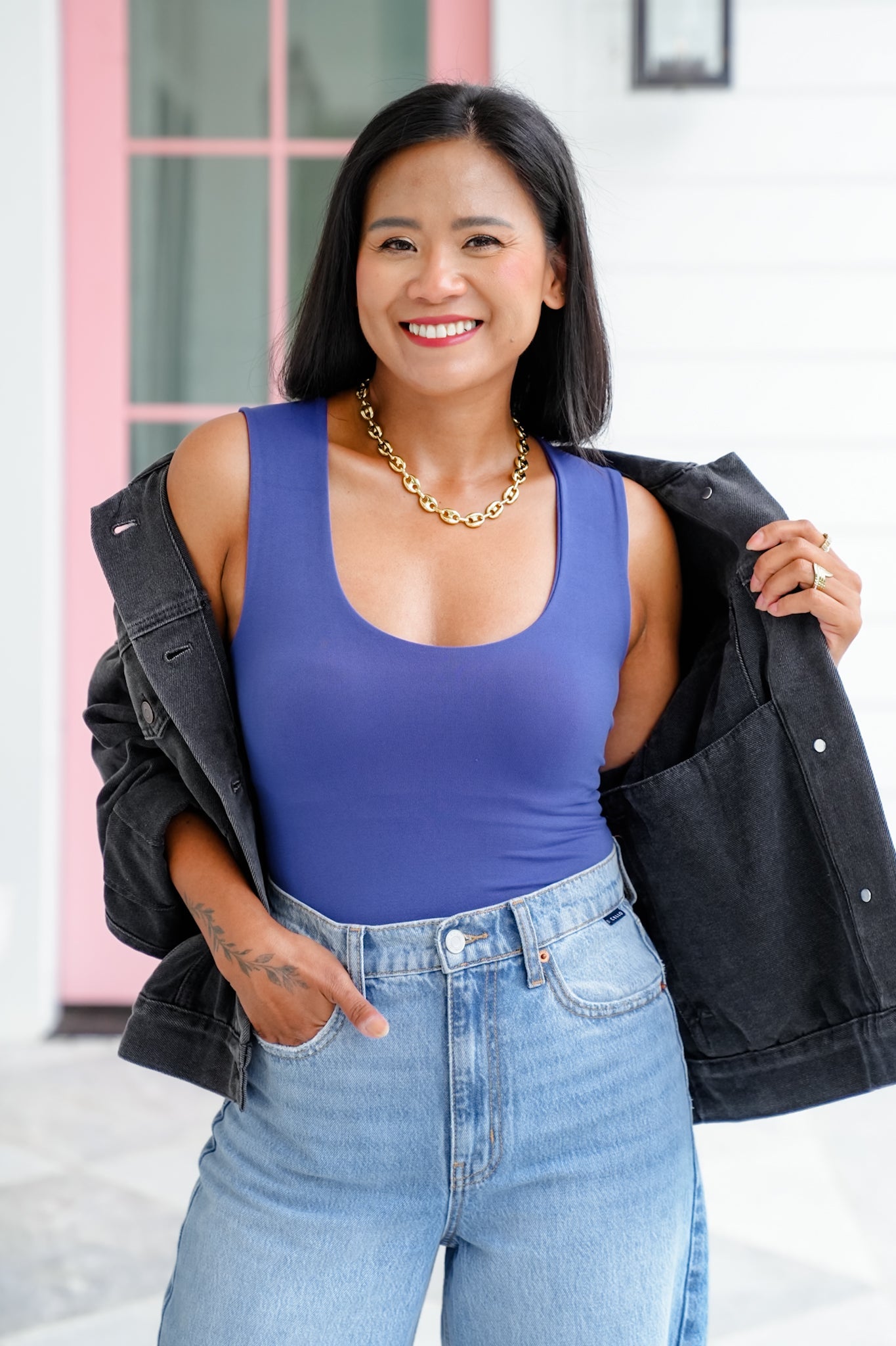 Door Buster! Zenana U-Neck Seamless Cropped Tank Top with Built-In