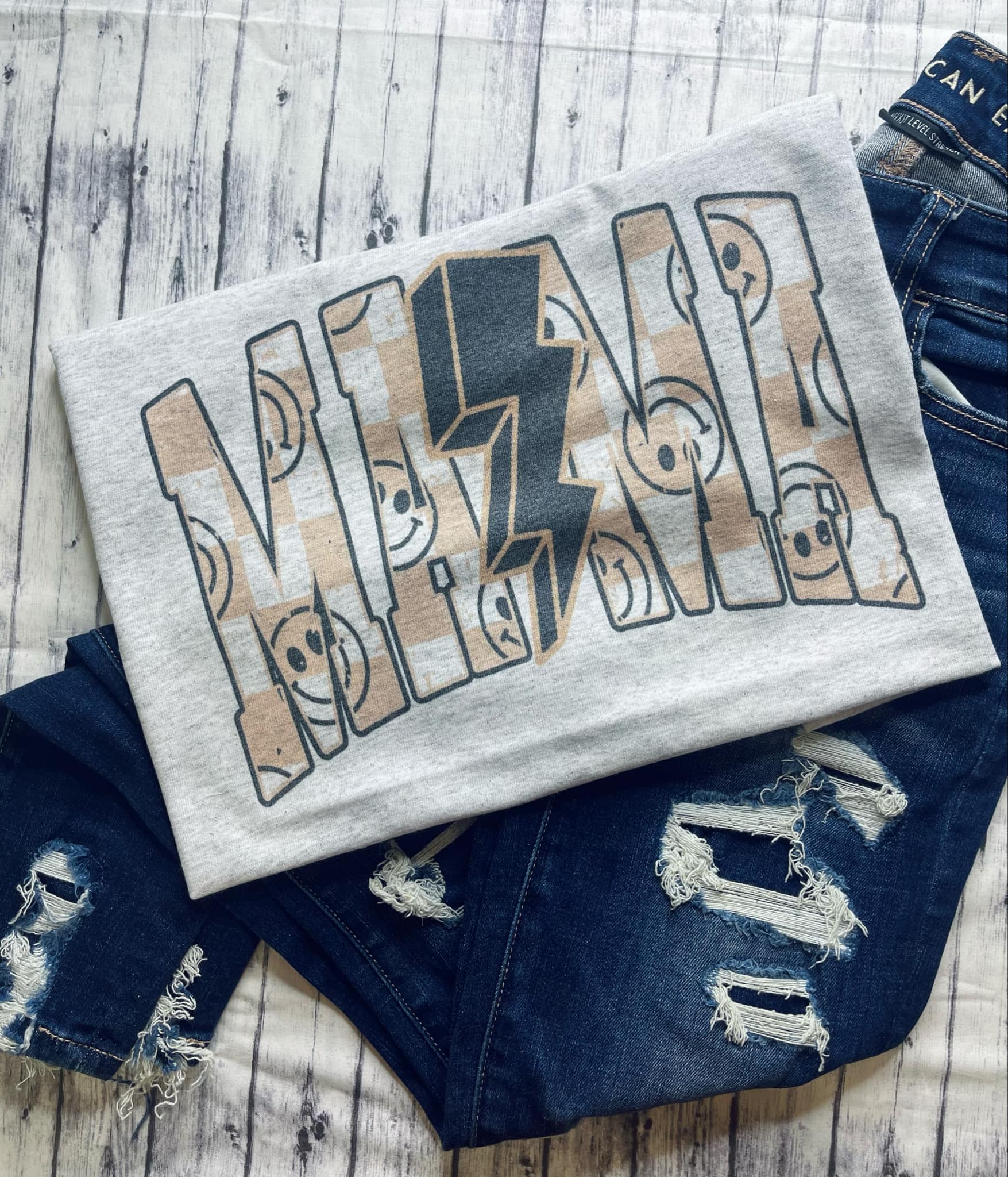 Mama Smiley Bolt (Tee)