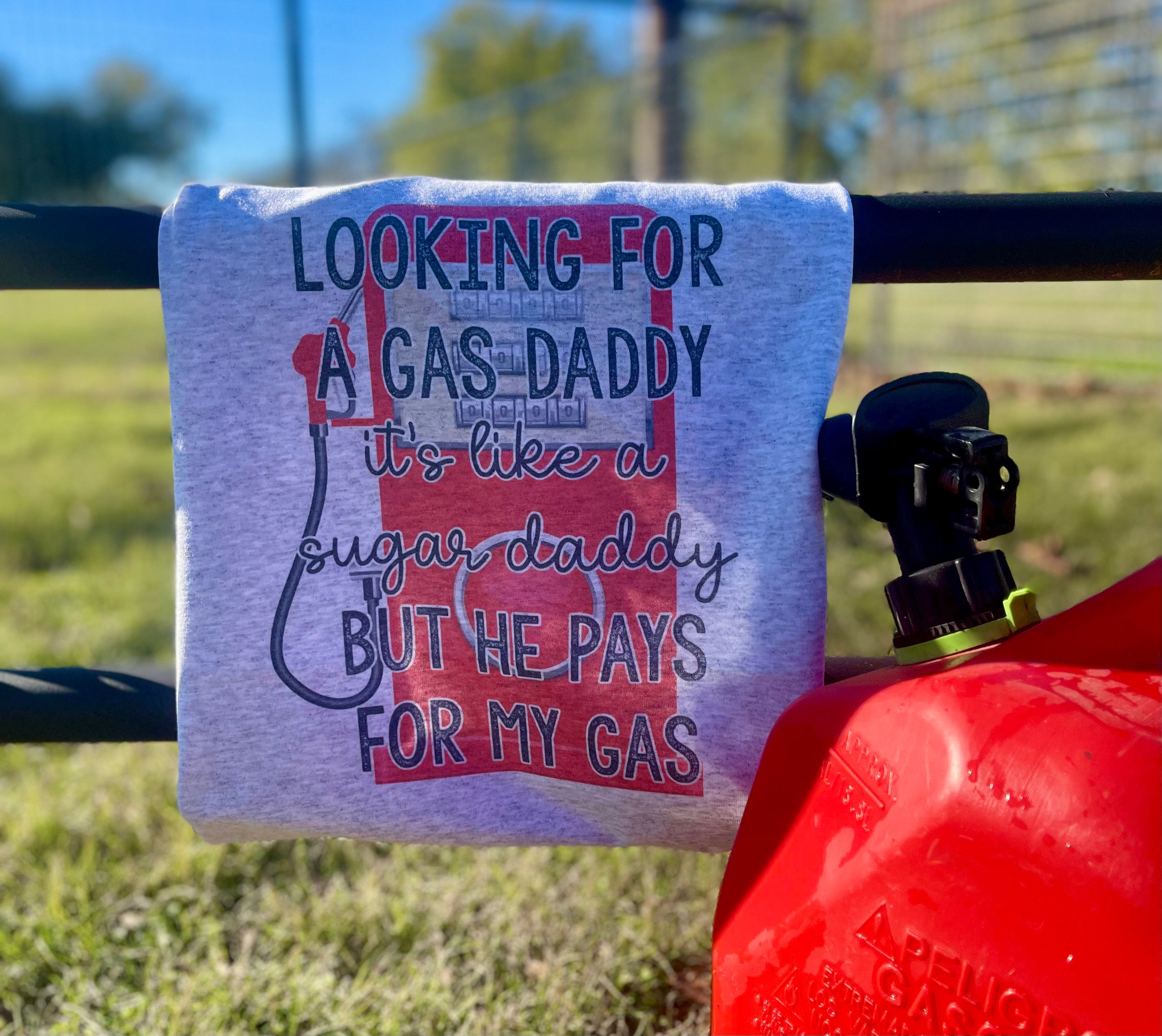 Looking For A Gas Daddy (Tee)
