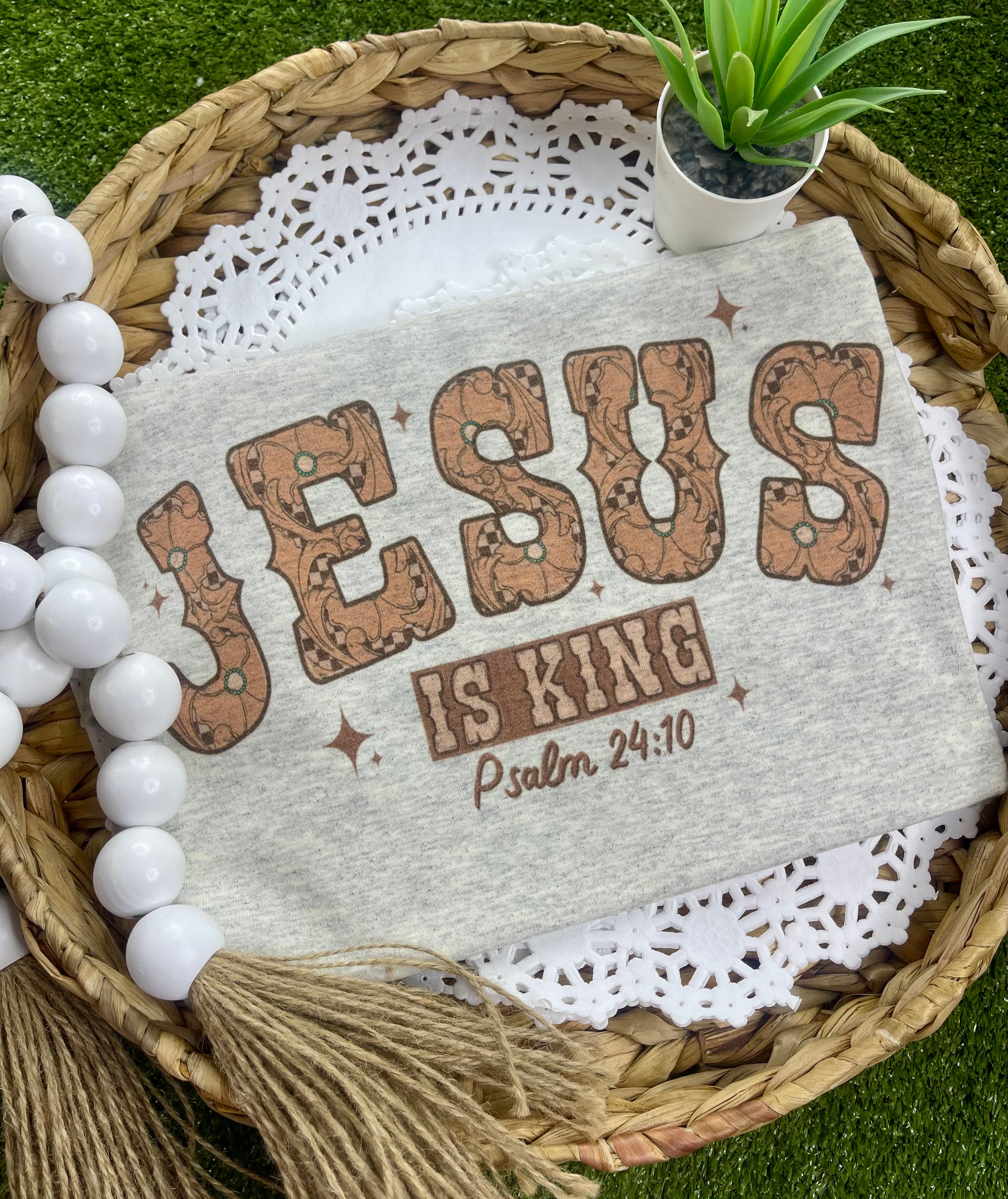 Jesus is King (Tee)