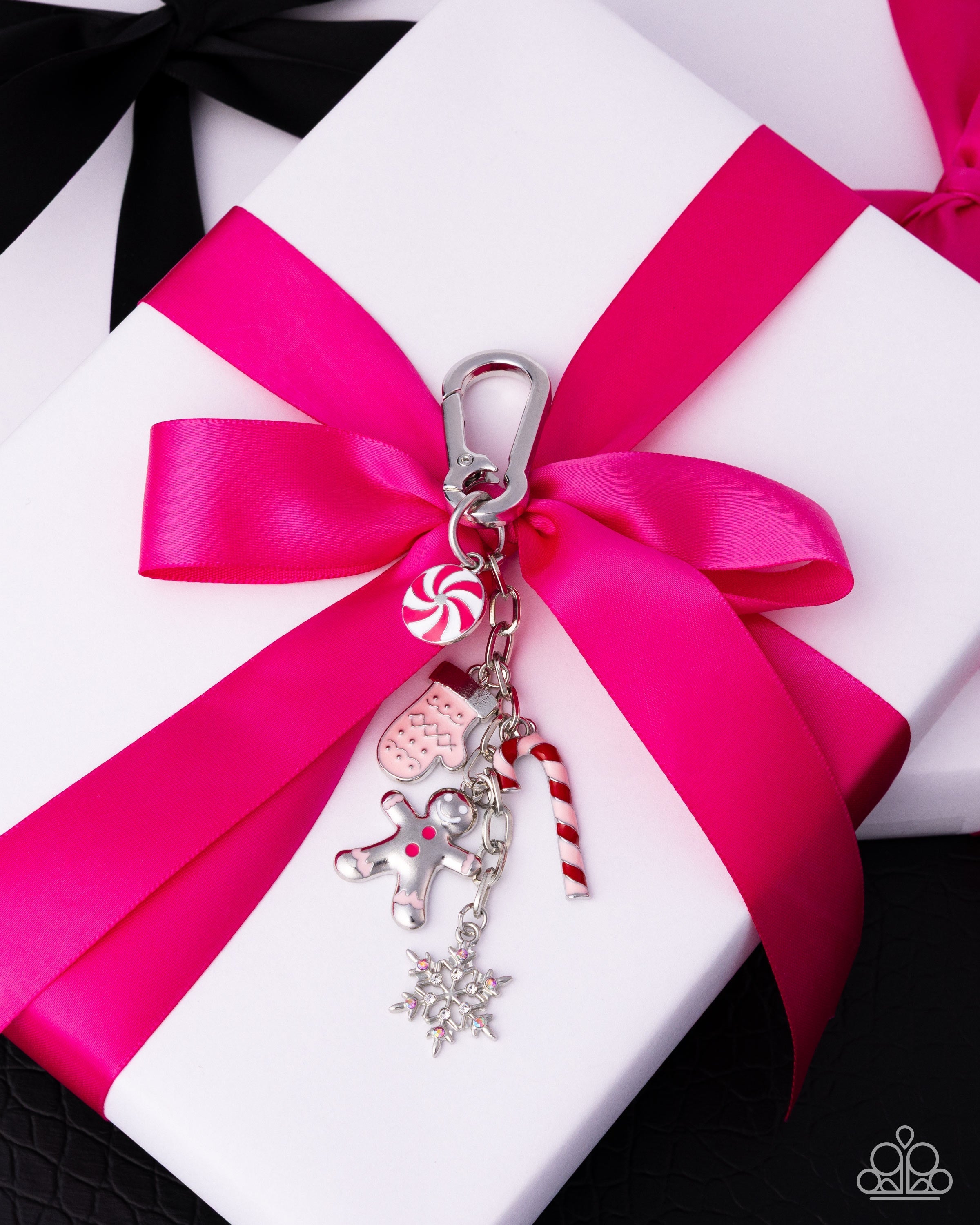 FT イホンギ 2025クリスマスファンミ　バック、ポーチ、クリップ Holiday Moments - Multi - Christmas Paparazzi Bag Charm - November