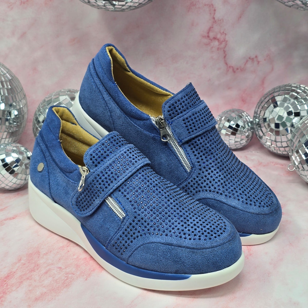 Mindy's Boutique - Join Our Live Sale