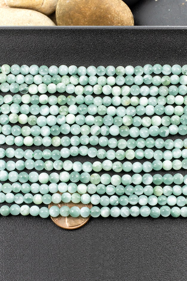 Green Moonstone Smooth Round, Occasional natural