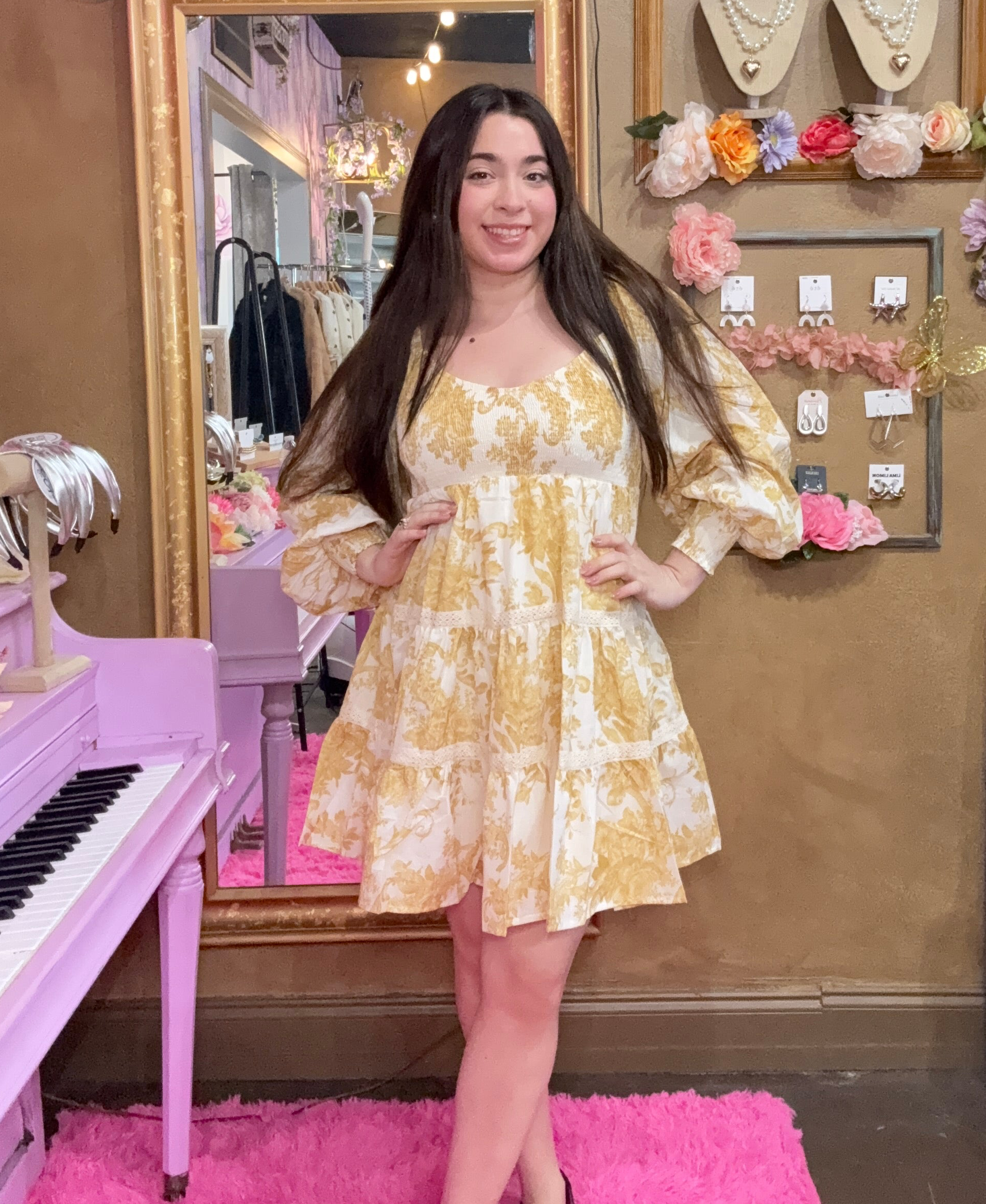 ͡*定様 Her lip to Victoria Tweed Jumper Dr WornOnTV: Victoria Chuah's green tweed blazer and mini skirt on