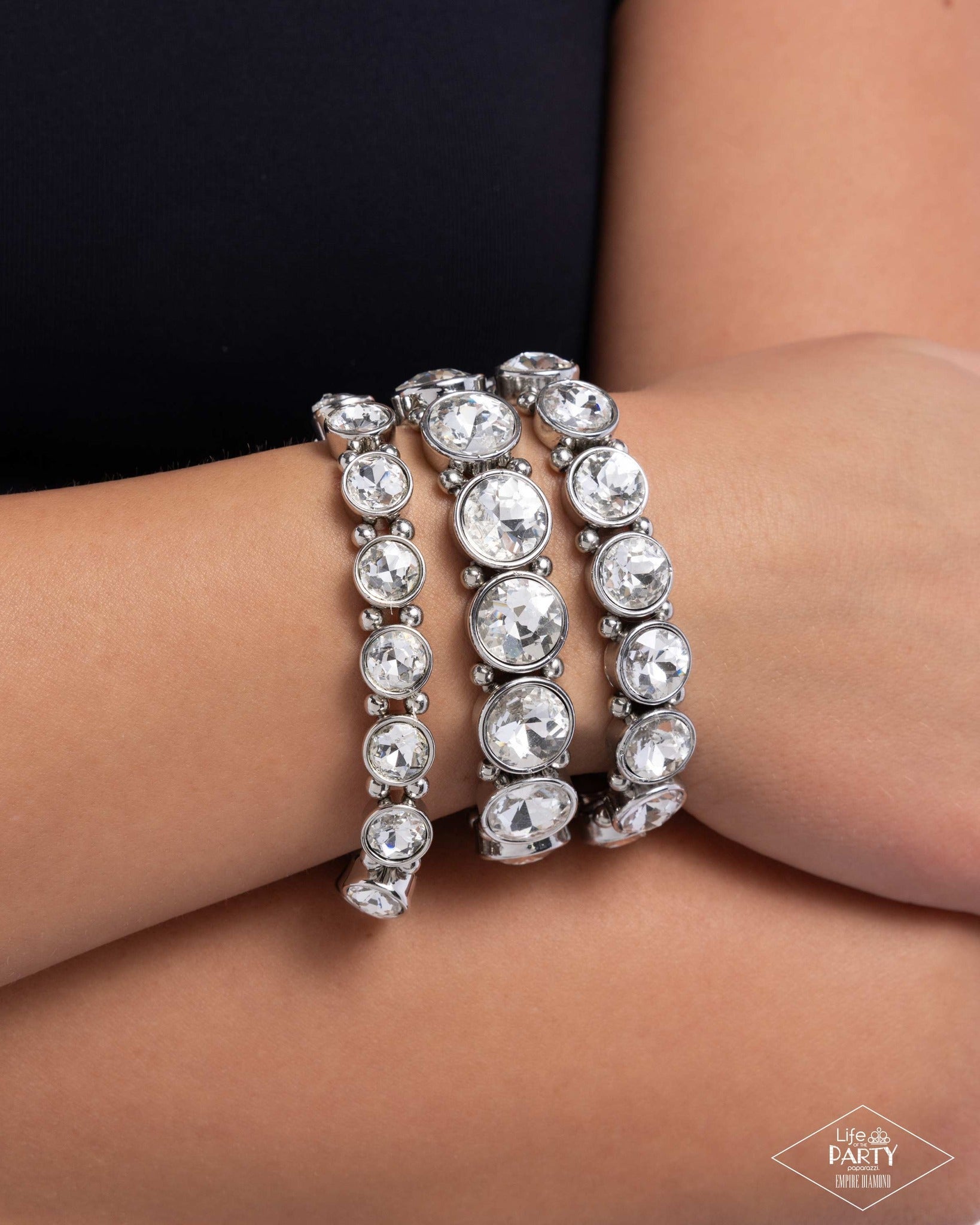 [COLD FRAME]☆ PRECIOUS DROP WHITE BRACELET☆日本未入荷 Paparazzi ♥ Shimmery Sneak Peek - White ♥ Bracelet
