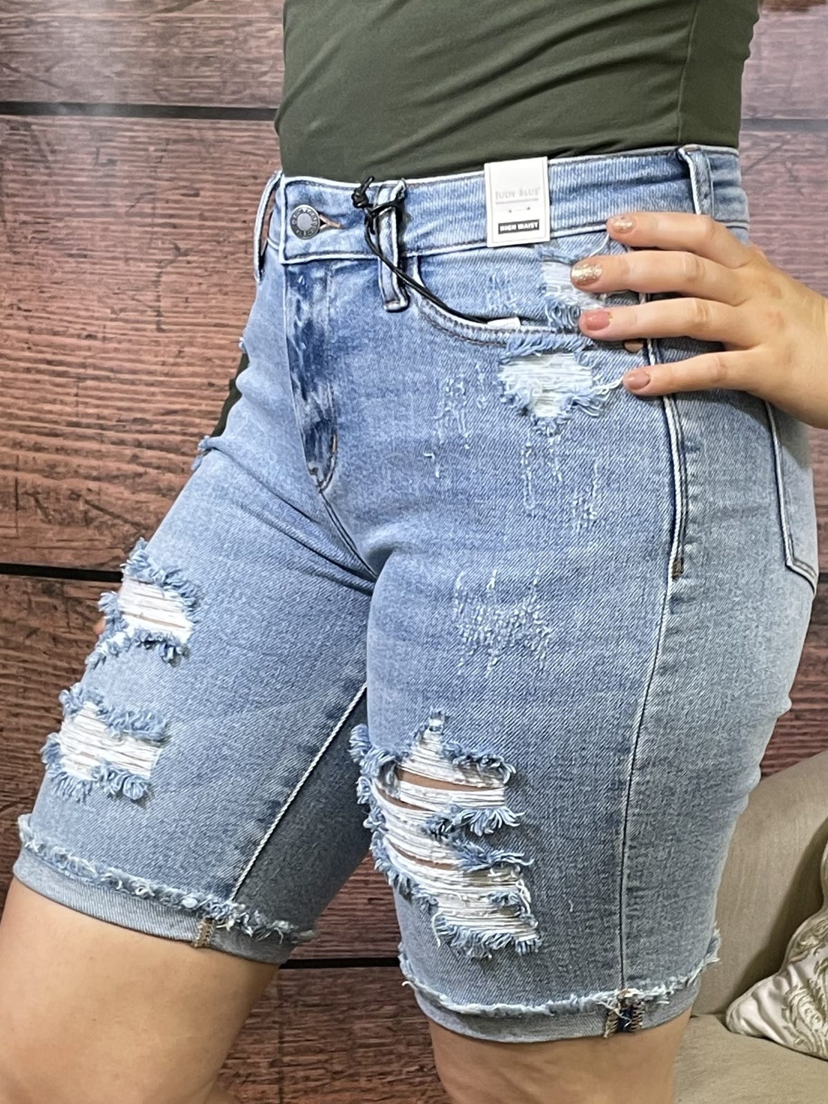 Destroyed bermuda denim online shorts