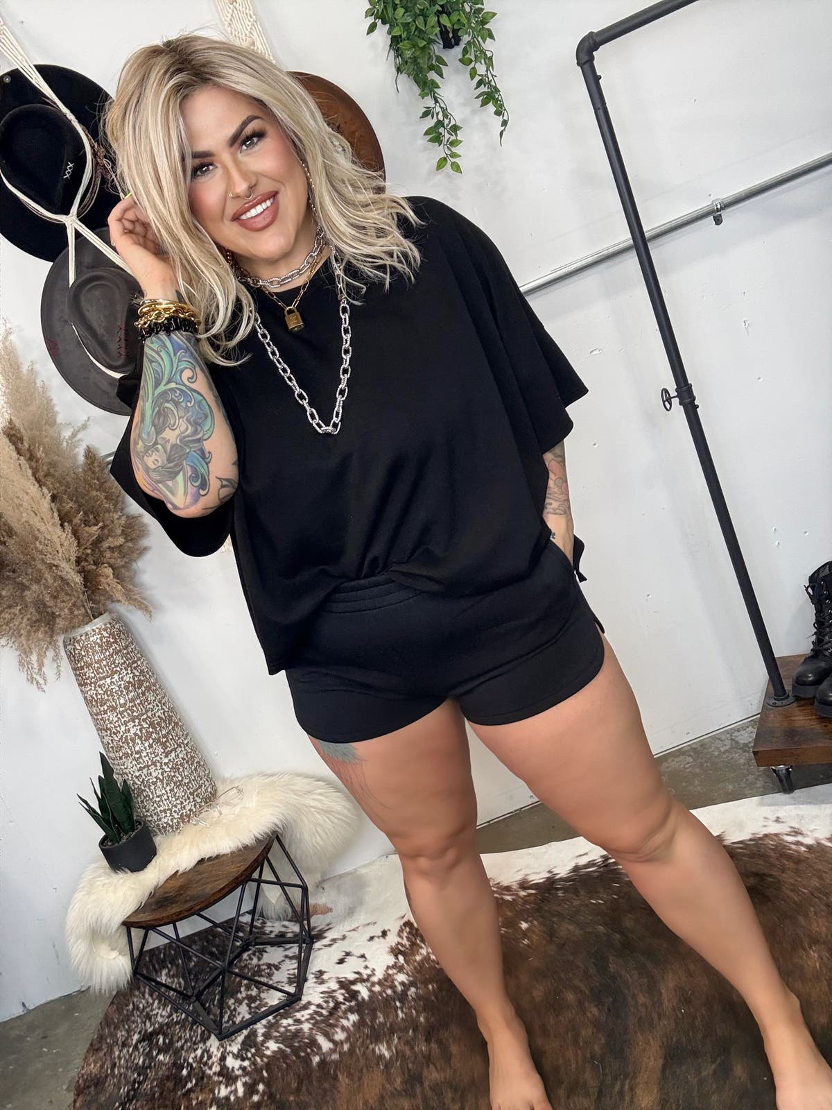 Dolphin Shorts - BLACK